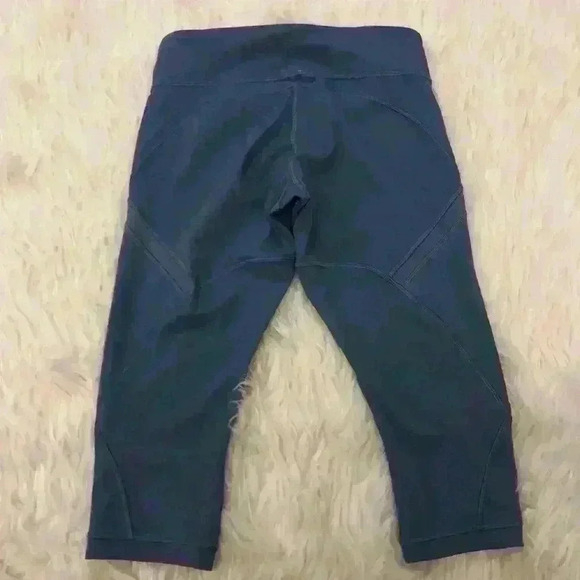 Lululemon Purple Crop Leggings Size 6 - Picture 3 of 6